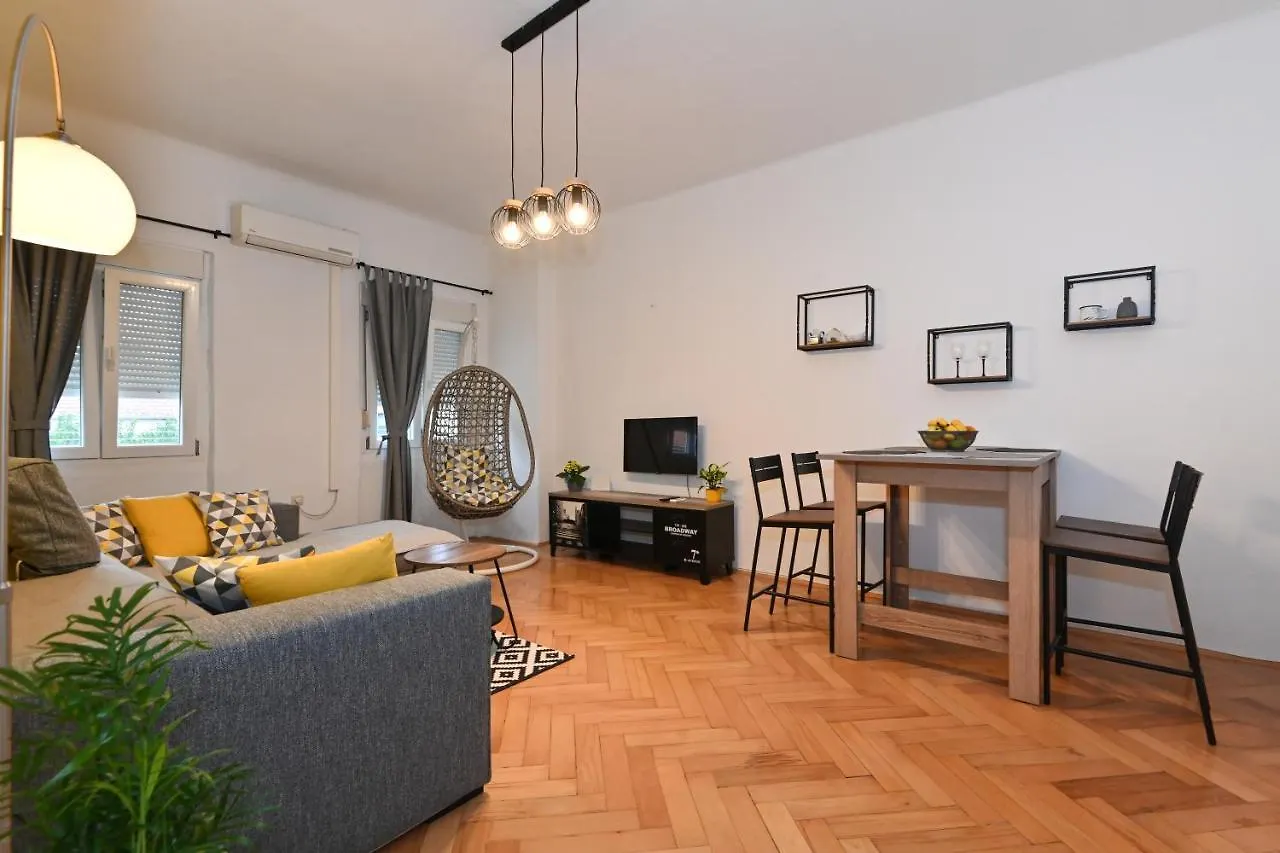 Zara Apartment 0*, 자다르
